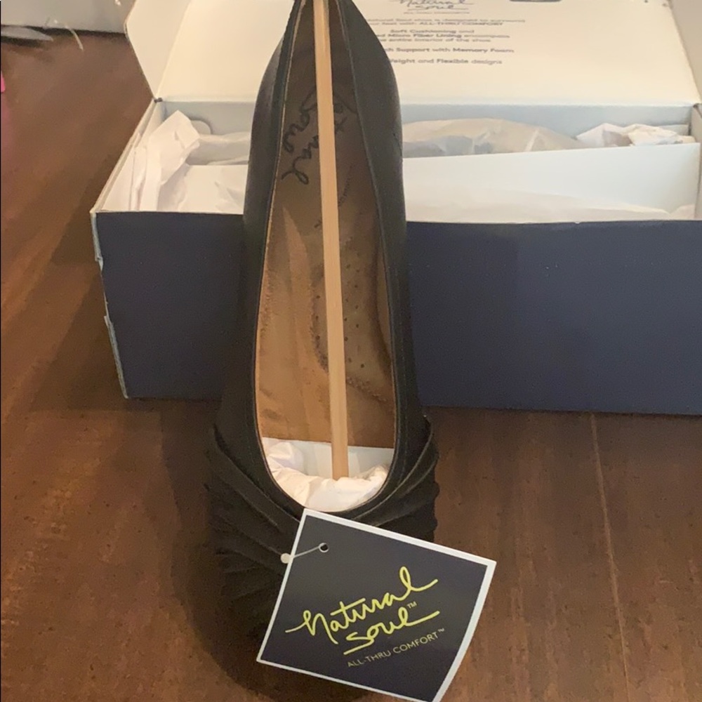 Ladies brand new flats.